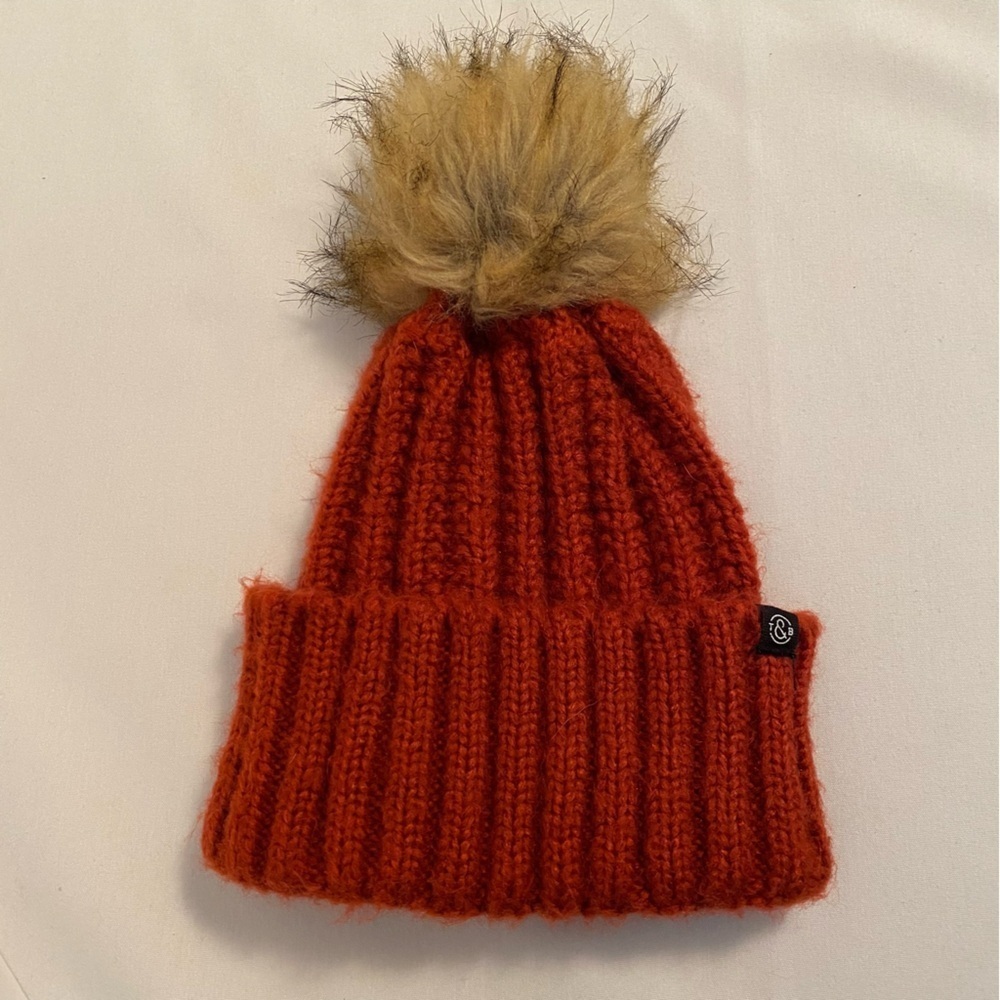 Treasure & Bond Womens Cuffed Beanie With Faux Fur Pom